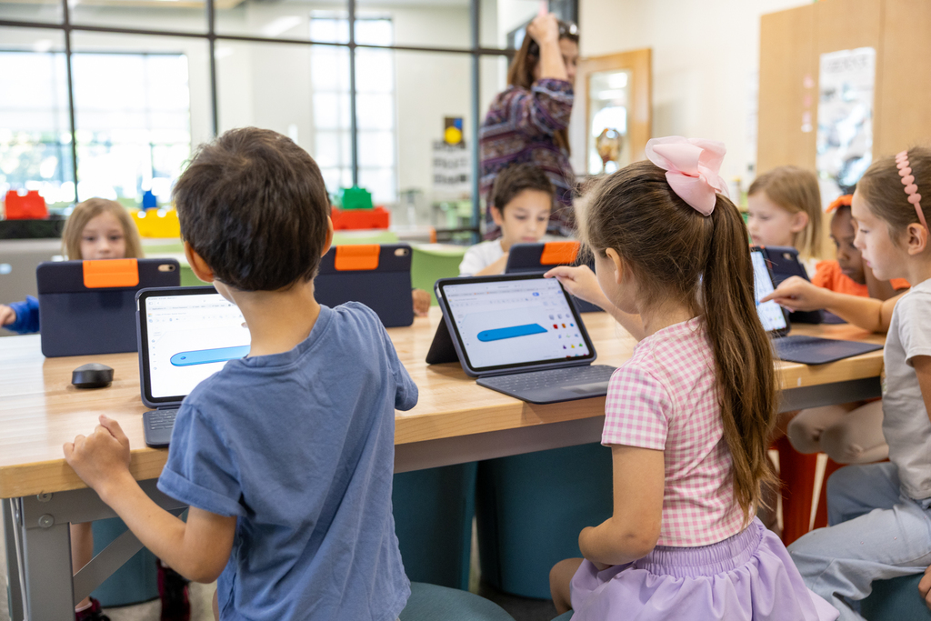 frazier elementary students use ipads