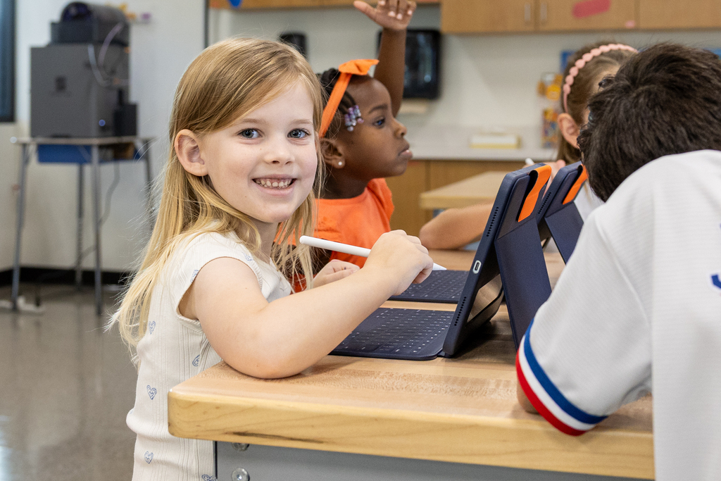 frazier elementary students use ipads