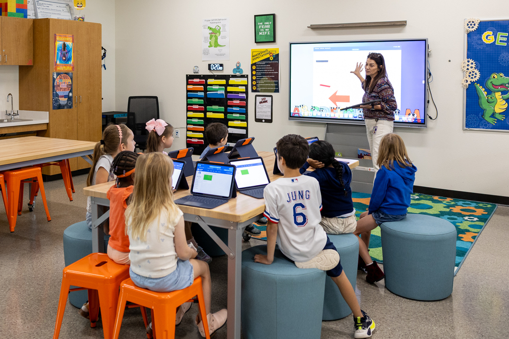 frazier elementary students use ipads