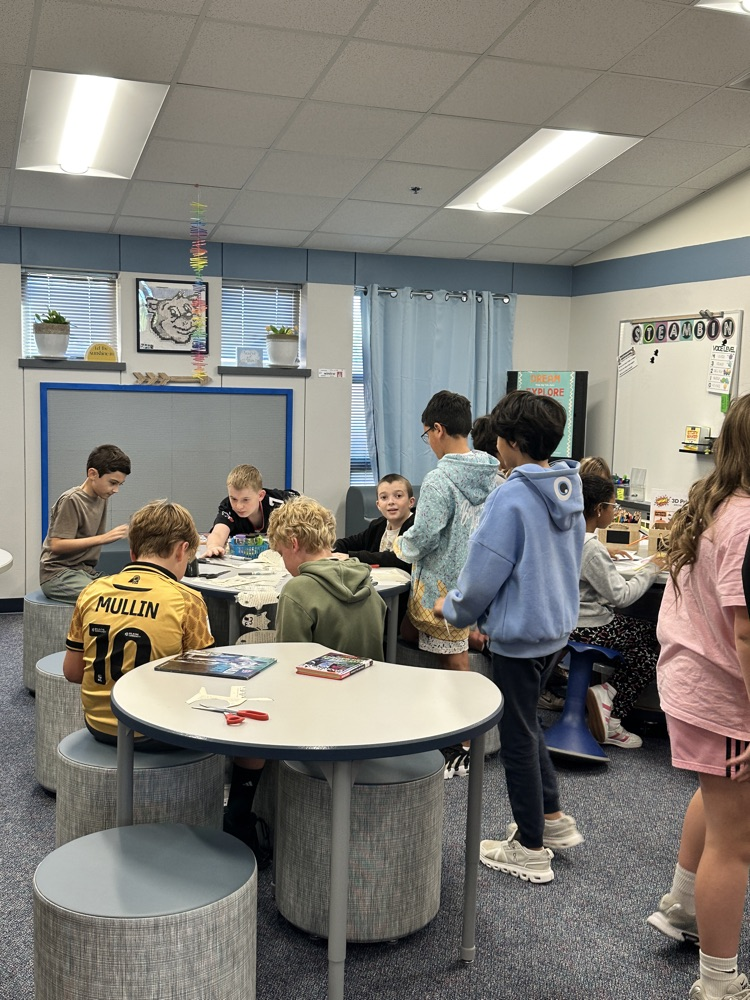 5th graders creating in makerspace