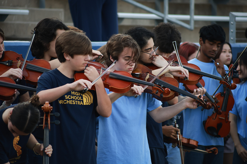 violin players tuning up