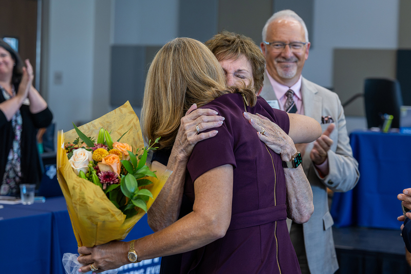 odell hugging lynn sperry