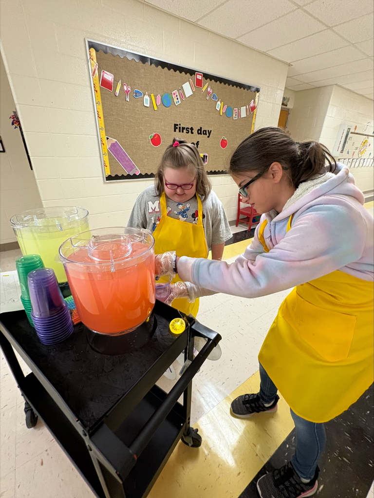 pouring lemonade