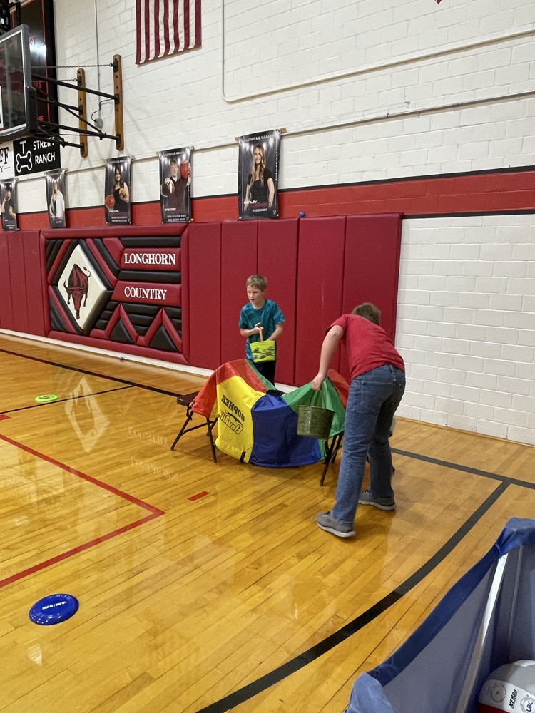 1st-4th hunting eggs in the gym.