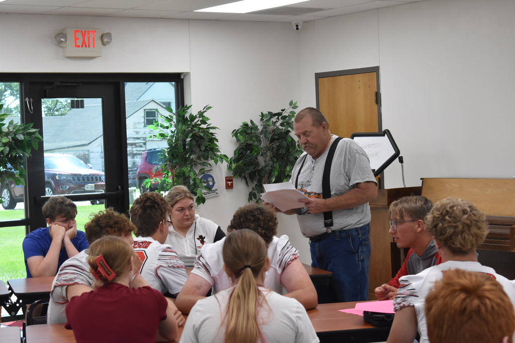 Mr. Simmons visiting with students about CTE. 
