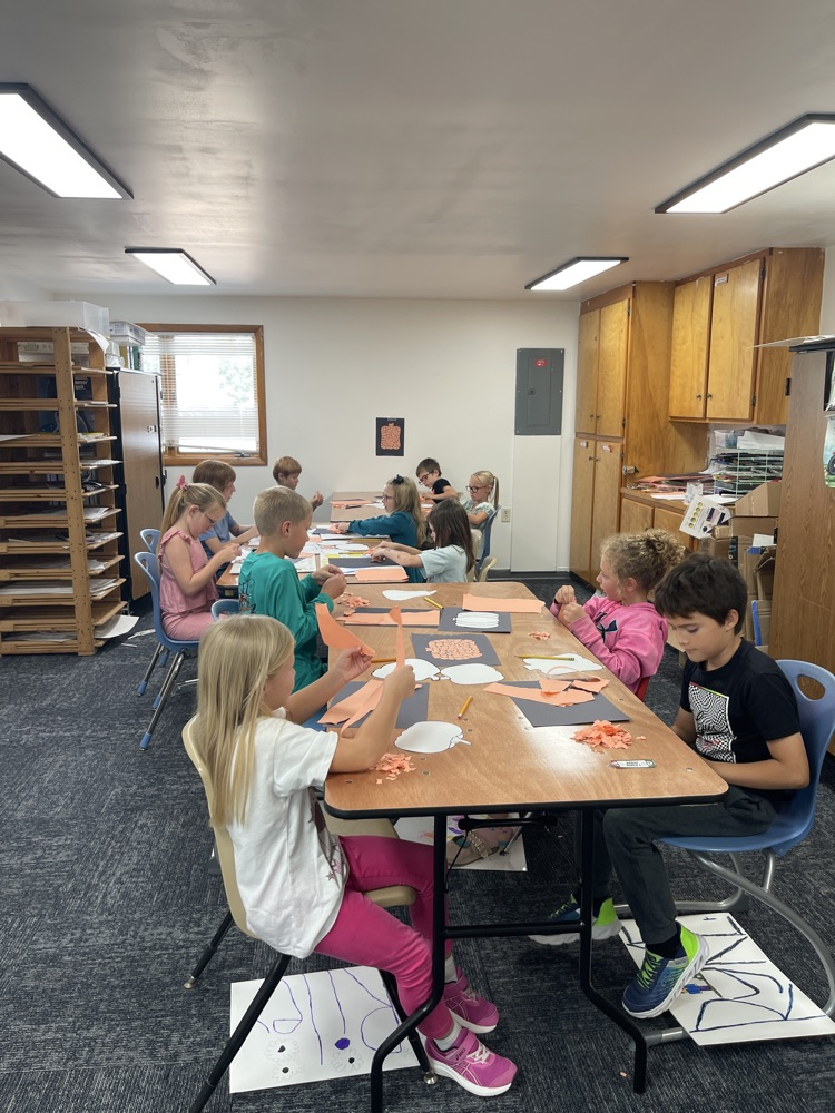 K-3 mosaic art.