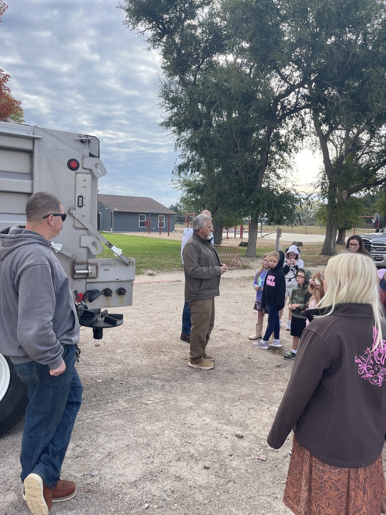MCS students learning about the features of the plow. 