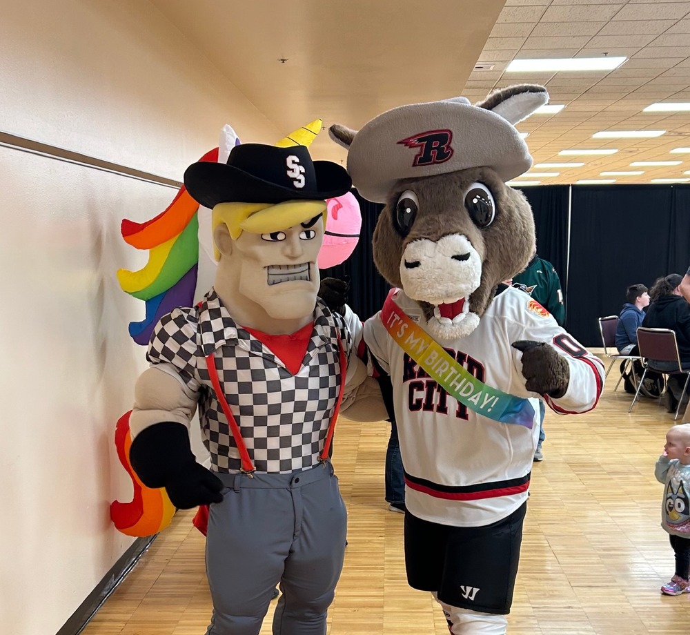 Scooper Sam Attends Rush Game