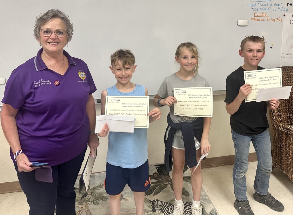 sturgis auxillary give awards to students 