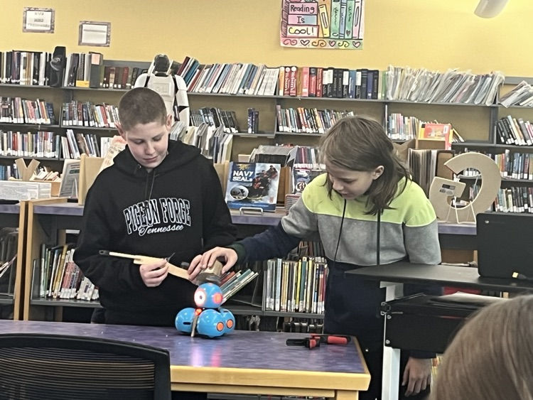 MS Stem activities in the media center
