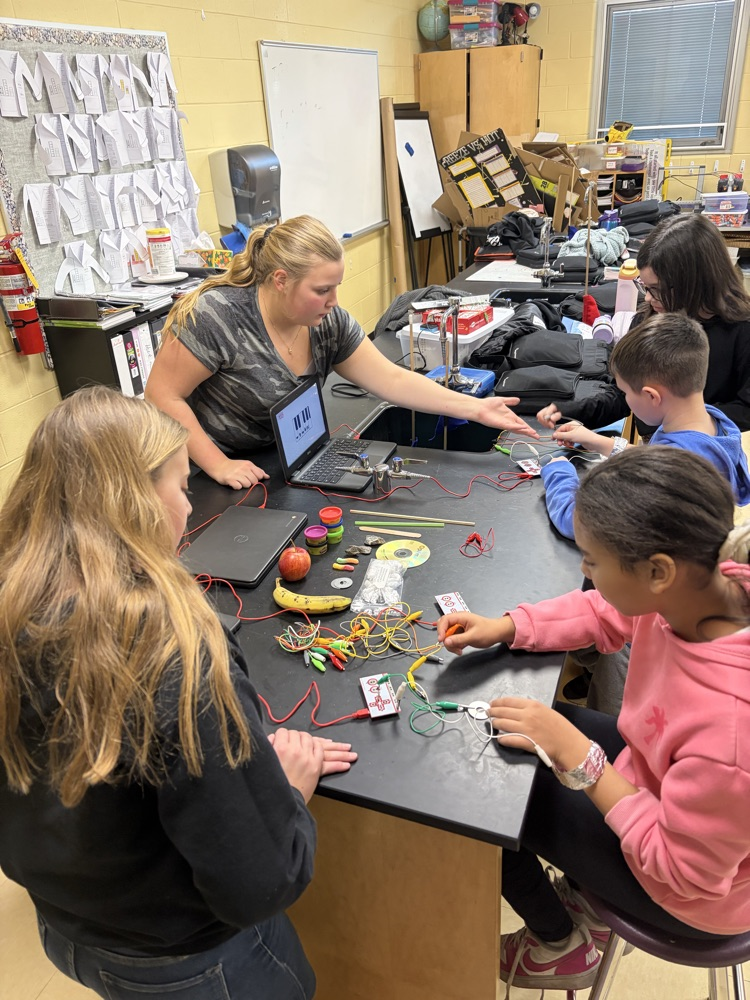 stem-STEM kids teaching some 4th graders about circuits! Love seeing our kids leading and teaching!