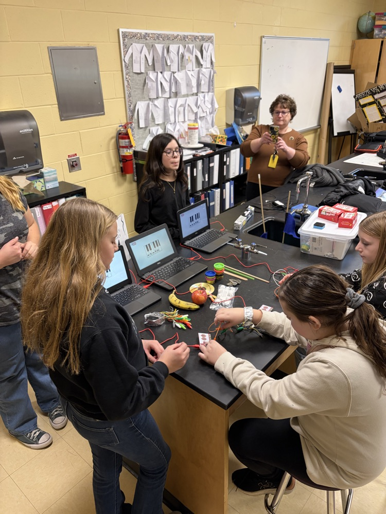 stem-STEM kids teaching some 4th graders about circuits! Love seeing our kids leading and teaching!