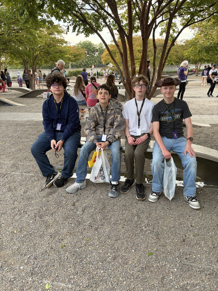 Dinner at Pentagon Mall and then a visit to the Pentagon Memorial. (We have the BEST kids!) 🇺🇸❤️