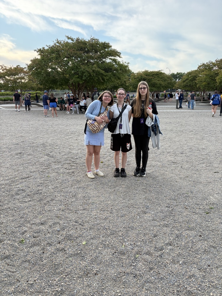 Dinner at Pentagon Mall and then a visit to the Pentagon Memorial. (We have the BEST kids!) 🇺🇸❤️