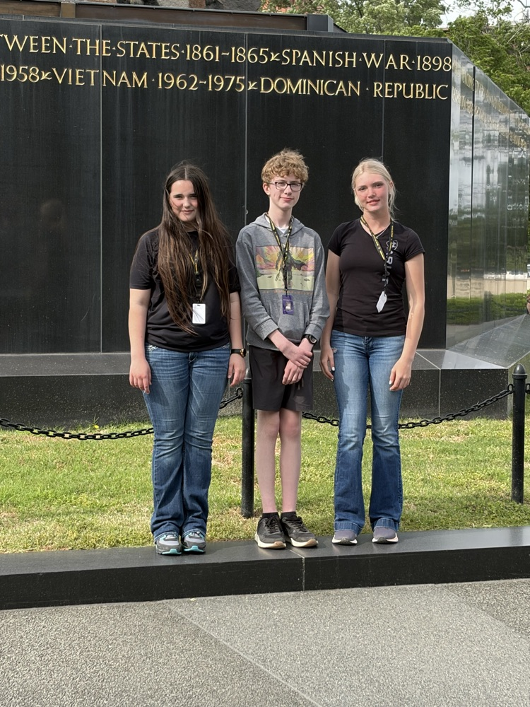 Busy day two! Holocaust Museum, WWII Memorial, Vietnam Wall, Lincoln Memorial, Korean War Memorial, Marine Corp Memorial. Lots of history and reflection. ❤️🇺🇸💙