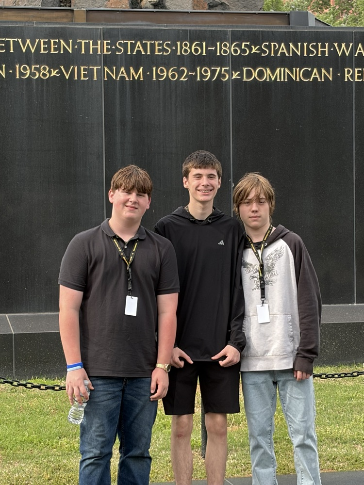 Busy day two! Holocaust Museum, WWII Memorial, Vietnam Wall, Lincoln Memorial, Korean War Memorial, Marine Corp Memorial. Lots of history and reflection. ❤️🇺🇸💙