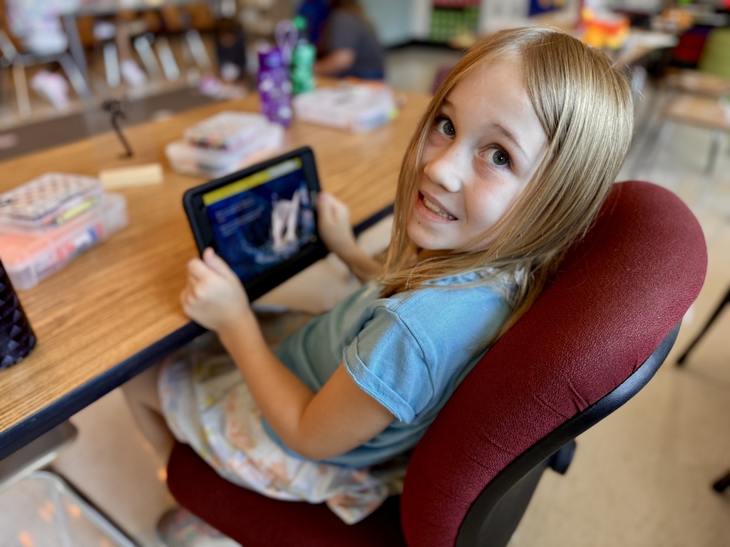 Student on ipad