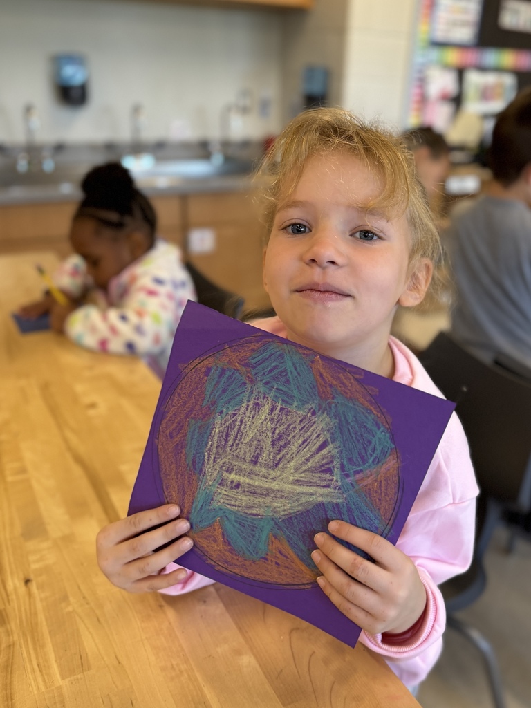 Students drawing dots in art class