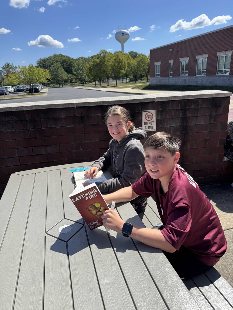 Students reading during lunch