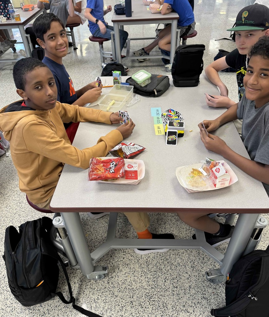 Students playing Uno at lunch