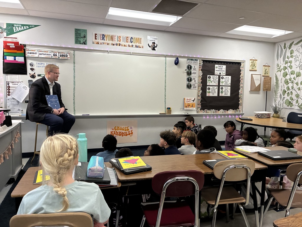 Rep. Kutz visits an Elmwood 4th Grade Class