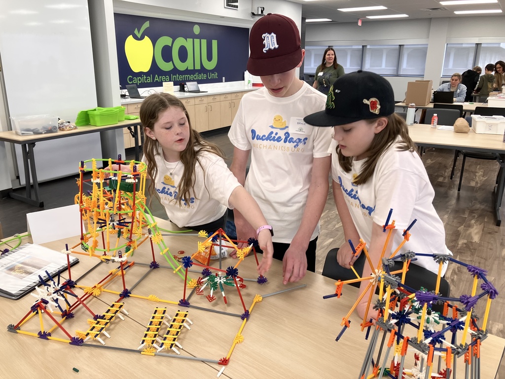 Students compete in a K'Nex design challenge.