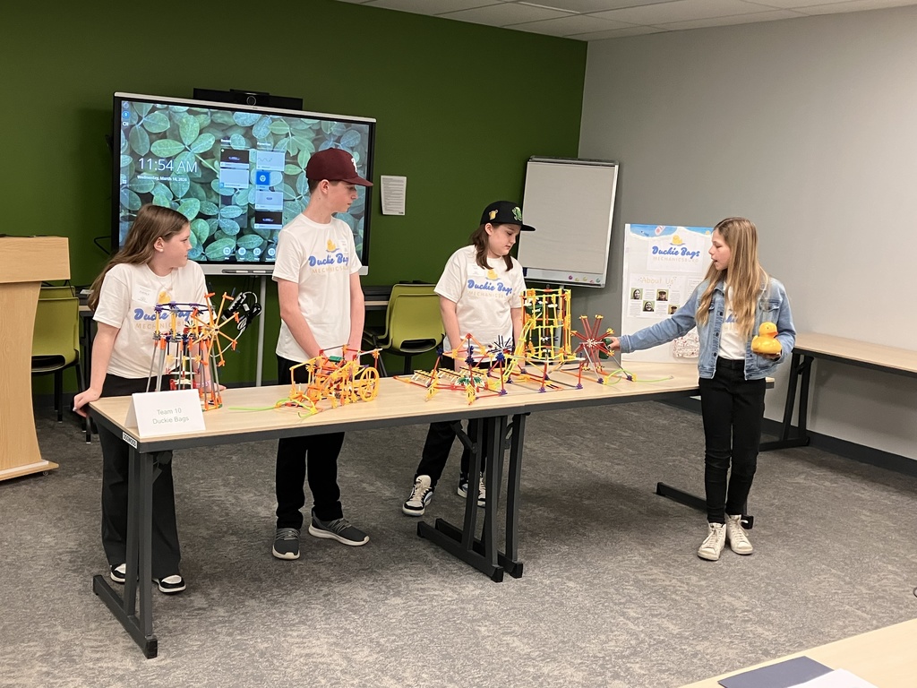 Students compete in a K'Nex design challenge.