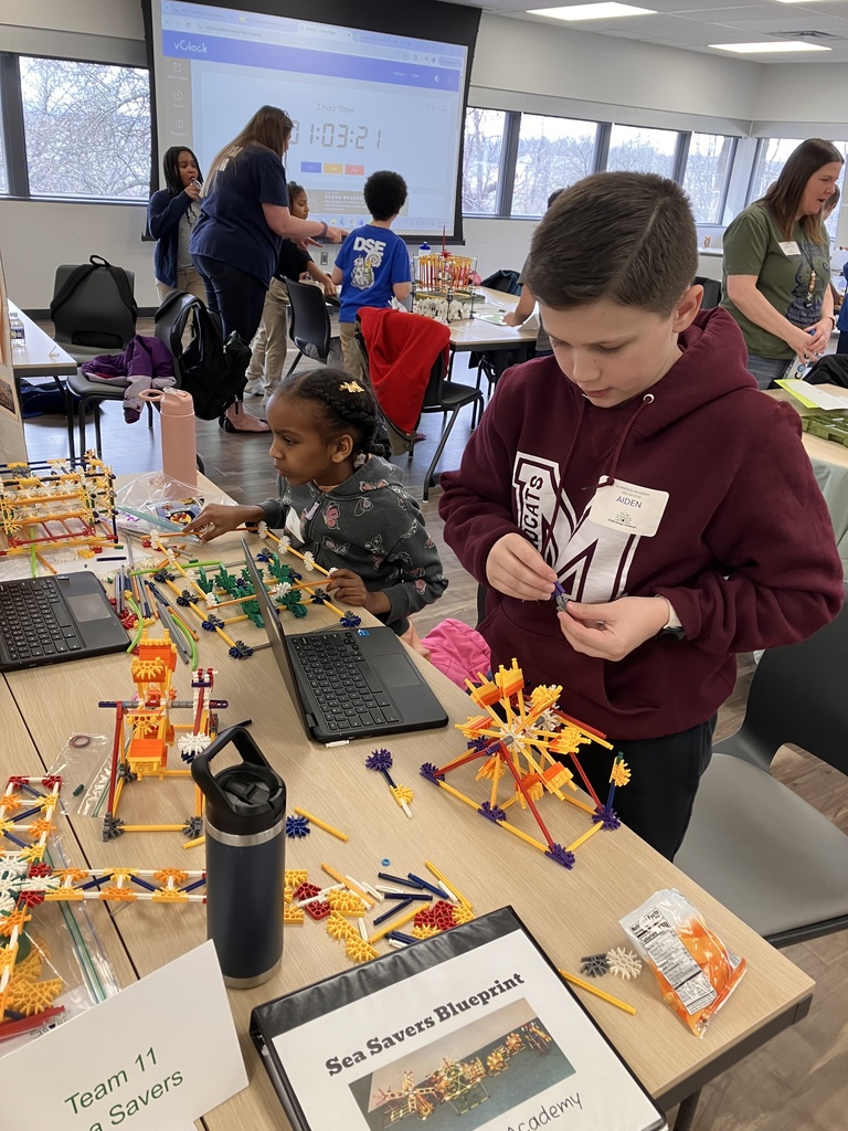 Students compete in a K'Nex design challenge.