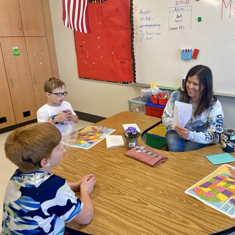 a sign language interpreter helps students with school work