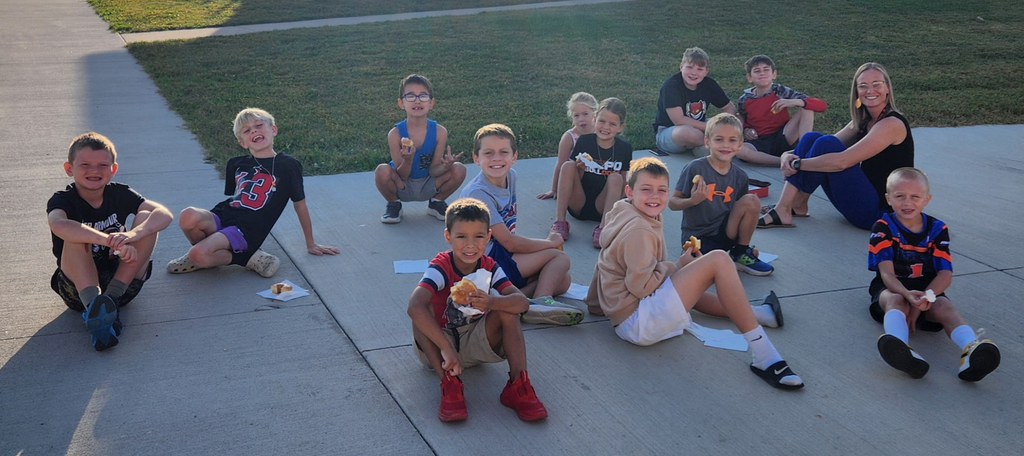 Students who demonstrated Habit 1 of our Leader In Me Program. These kids who were proactive got to enjoy donuts with Mrs. Gunn this morning!