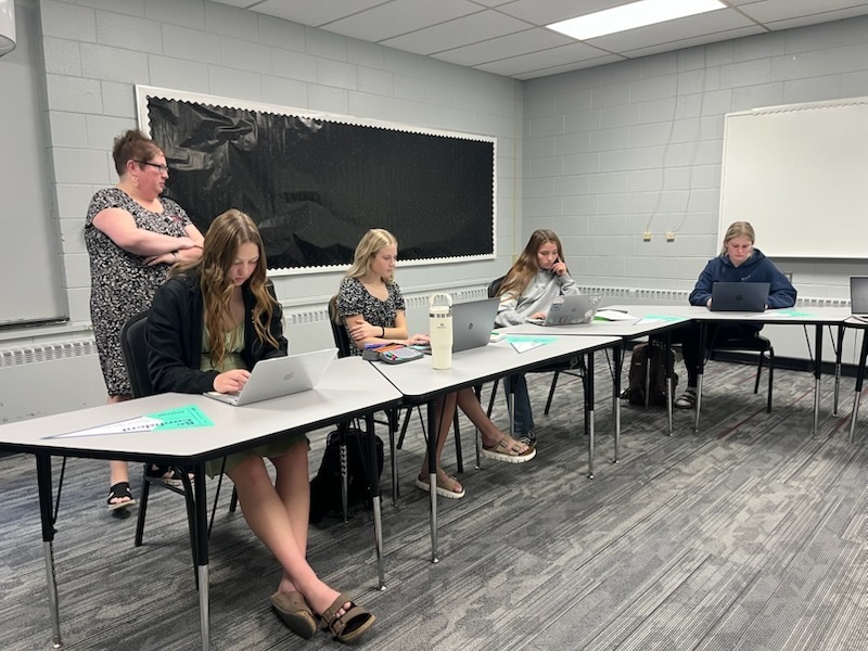 4 students completing college applications with the help of our VCSU volunteer. 
