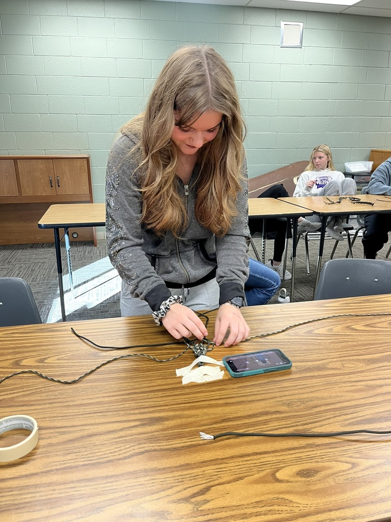 Learning to make a paracord lanyard