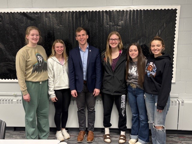 Supt. Bachmeier and students