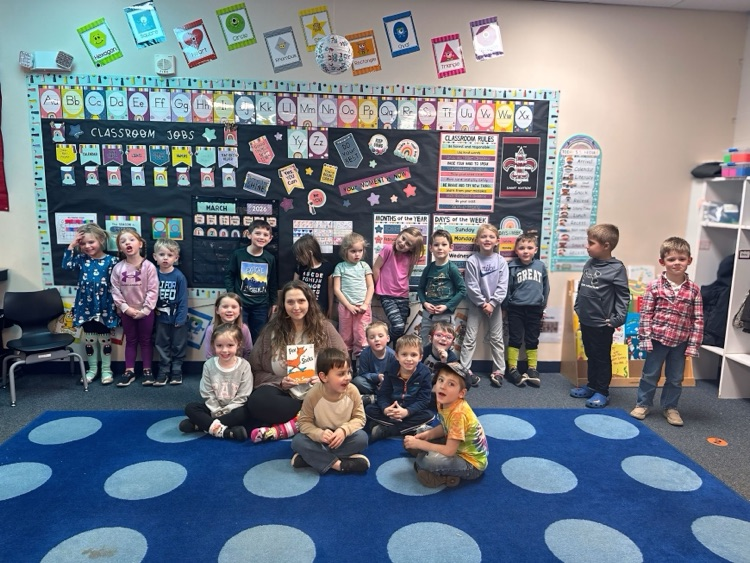 Mrs.Carter reading to preschool 