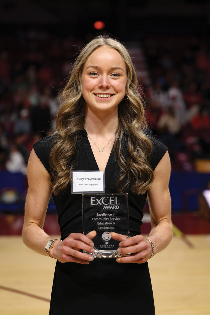 AveryExcelAwardCloseup_AR