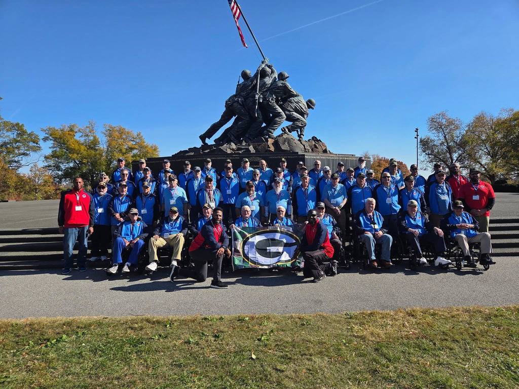 Photo shows veterans in Washington, DC as part of their Honor Flight 