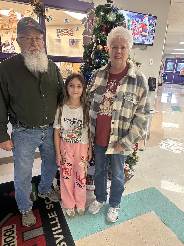 Photo shows how Robertsville Elementary is grateful for Cedar Grove Church for its donation to support a family this holiday season