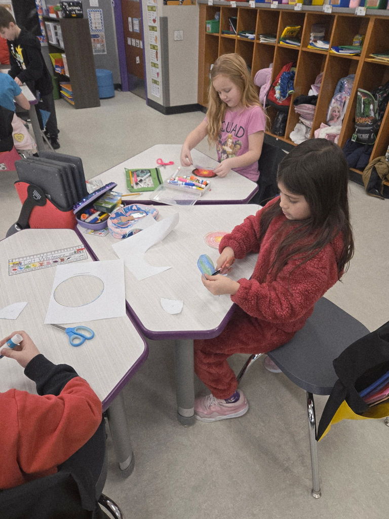 Students colorings of the Earth’s layers.