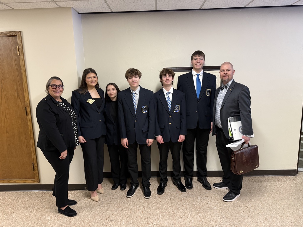 DECA students group photo at the Missouri State Capitol.