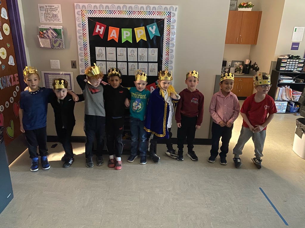 Students dressed up as Kings in an elementary classroom.