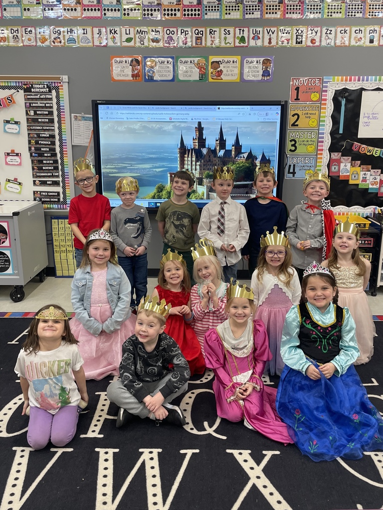 Students dressed up as Kings and Queens in an elementary classroom.