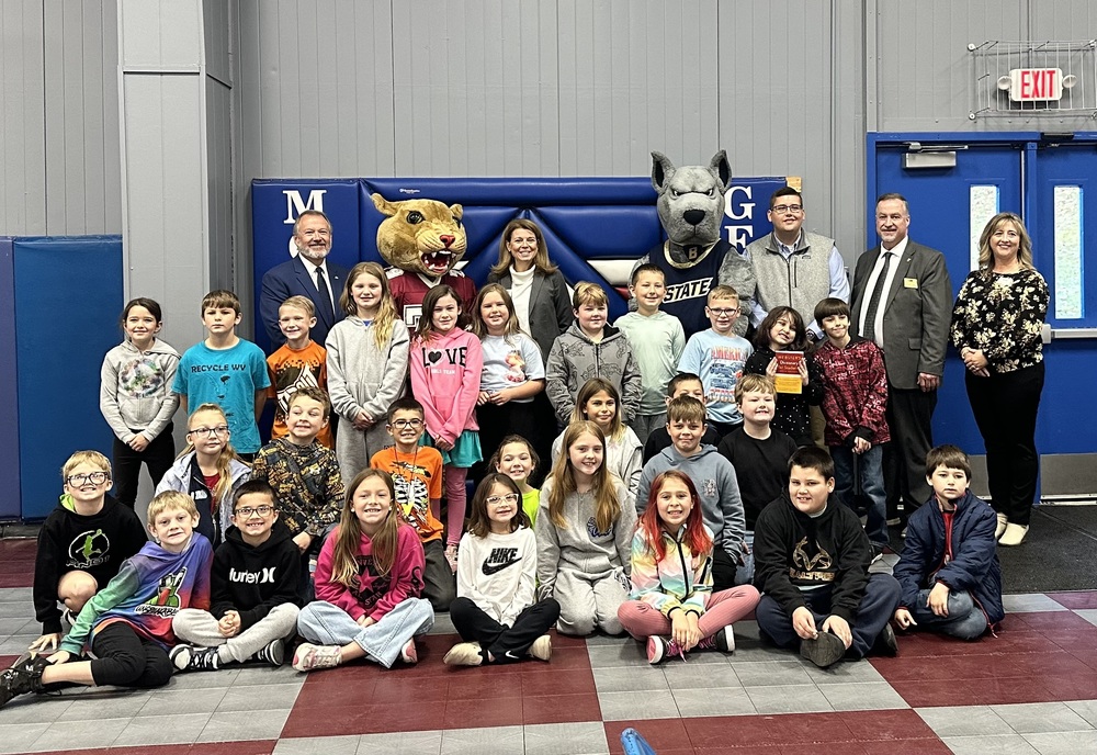 3rd Graders at Montcalm Elementary with BSU and Concord's mascots on Dictionary Day