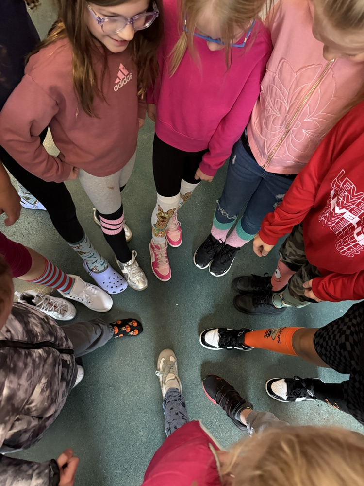 Ms. Thorntons 3rd grade on crazy sock day. 