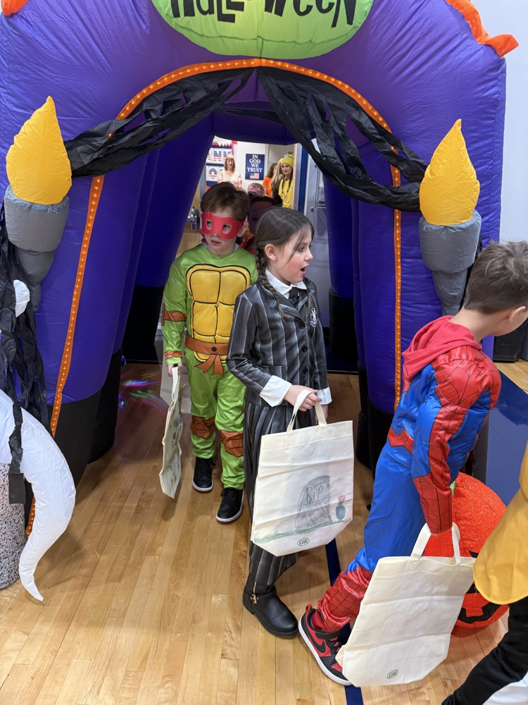 Ms. Thornton's 2nd grade had a great day! Everyone looks so good in their costumes. 