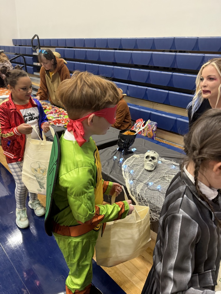 Ms. Thornton's 2nd grade had a great day! Everyone looks so good in their costumes. 