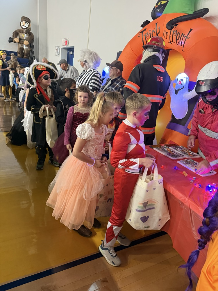 Ms. Thornton's 2nd grade had a great day! Everyone looks so good in their costumes. 