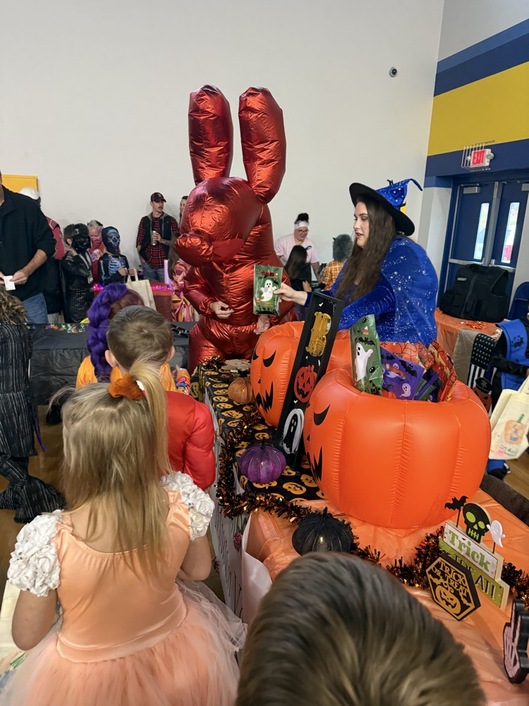 Ms. Thornton's 2nd grade had a great day! Everyone looks so good in their costumes. 