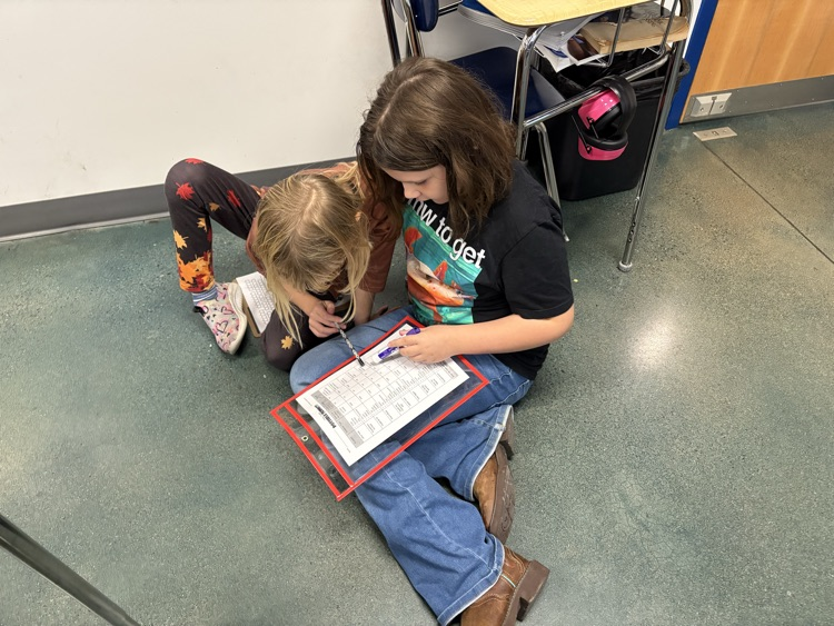 These fourth grade detectives showed off their impressive comprehension skills this morning, and uncovered who stole the golden turkey! Great reading detectives! 