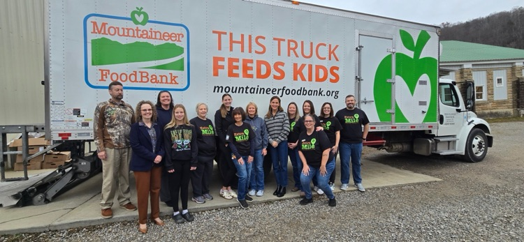 Actress Jennifer Garner helping Mountaineer Food Bank packing Thanksgiving boxes for families in need