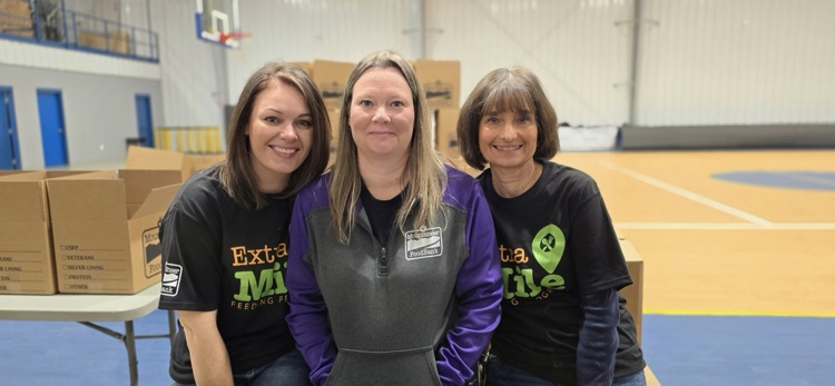 Actress Jennifer Garner helping Mountaineer Food Bank packing Thanksgiving boxes for families in need